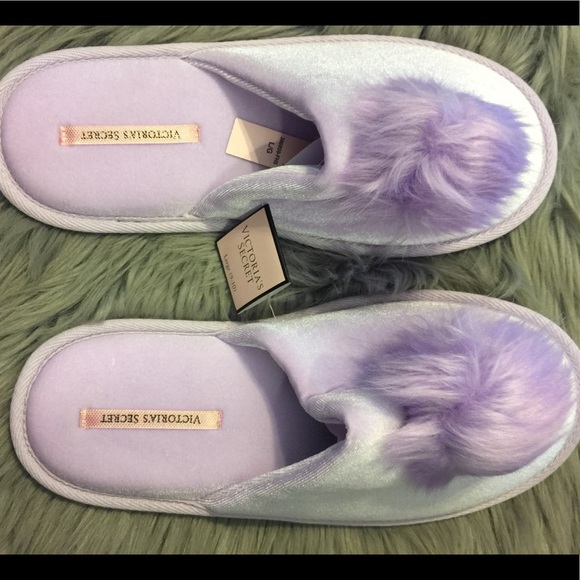 Victoria's Secret Lavender Pom Pom Slippers - NWT - Picture 2 of 3